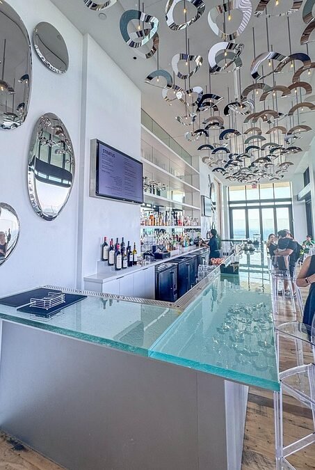 Immerse Yourself in Art: The Benefits of VR NFT Showrooms for Artists and Collectors